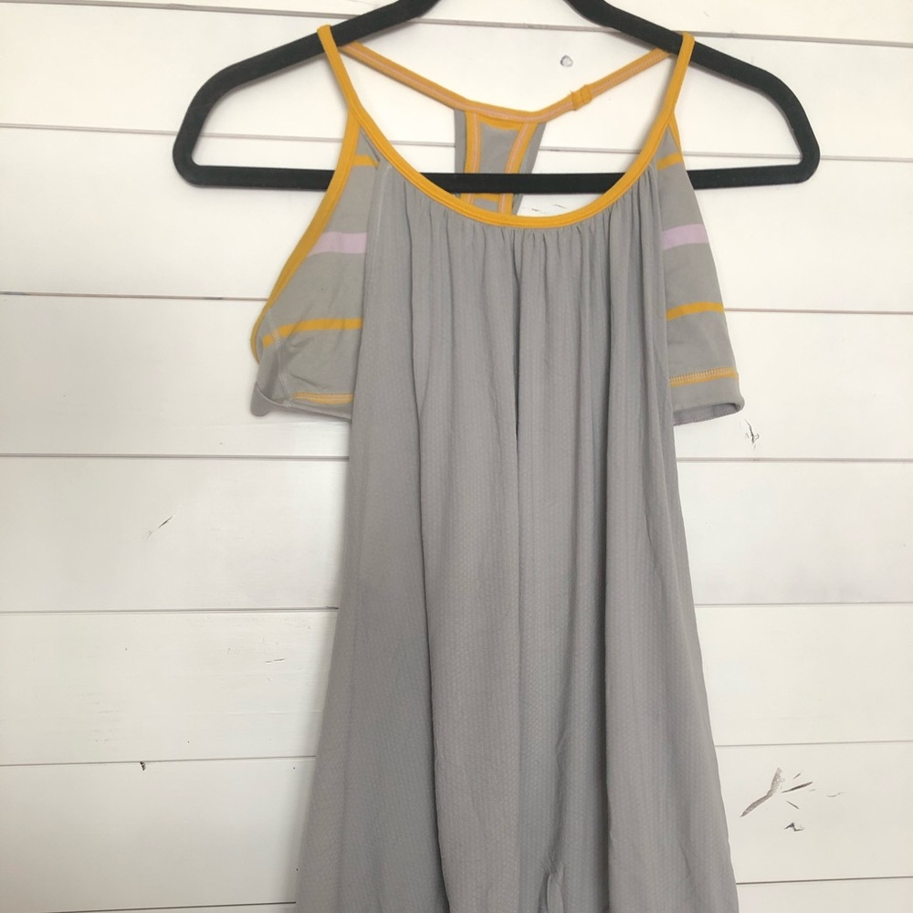 Lululemon “No Limits” tank w/ built in bra